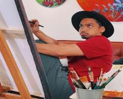 The actor is into traveling and apart from that he also enjoys painting a lot.